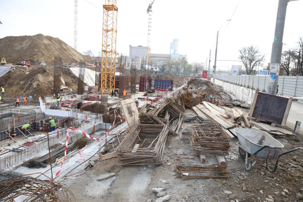 STADION RAPID FOTO + VIDEO //  SPECTACULOS Primele semne de viață la stadionul Rapid » S-a turnat fundația, iar șantierul se înalță: vezi imaginile