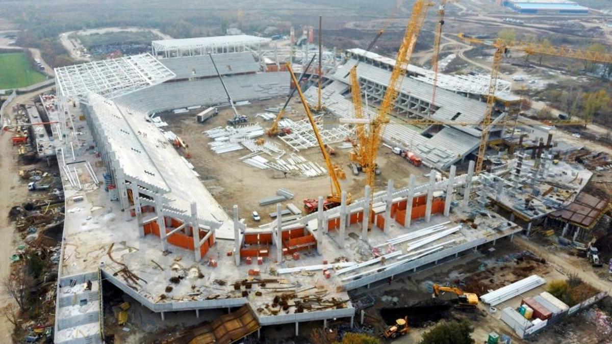 FOTO + VIDEO Ludovic Orban, în inspecție la stadioanele pentru Euro 2020: „S-a bătut pasul pe loc! S-au pierdut ani buni degeaba”