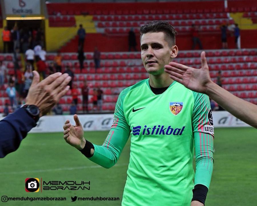 Lovitură de proporții pentru Silviu Lung Jr. » Sevilla îl vrea pe portarul naționalei