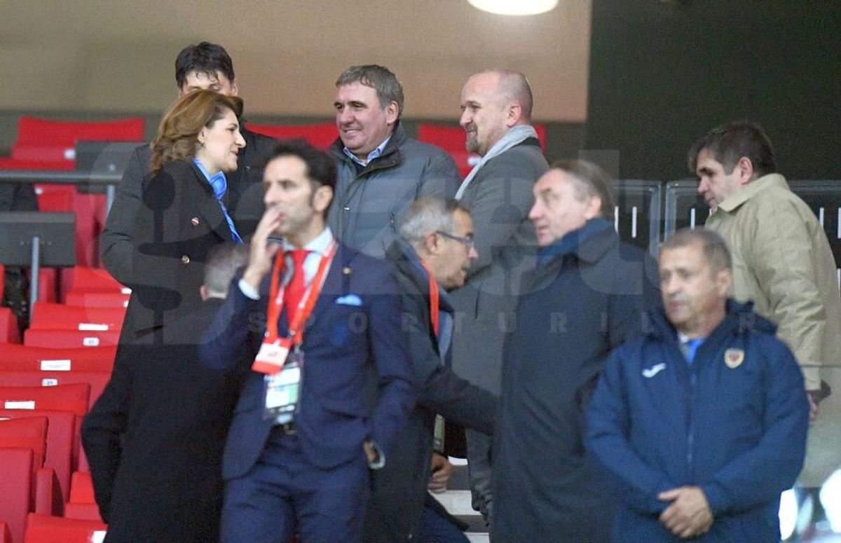 SPANIA - ROMÂNIA // FOTO Răzvan Burleanu, presing la Gică Hagi în timpul meciului cu Spania? Cei doi au fost împreună pe „Wanda Metropolitano”