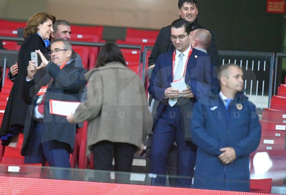 SPANIA - ROMÂNIA // FOTO Răzvan Burleanu, presing la Gică Hagi în timpul meciului cu Spania? Cei doi au fost împreună pe „Wanda Metropolitano”