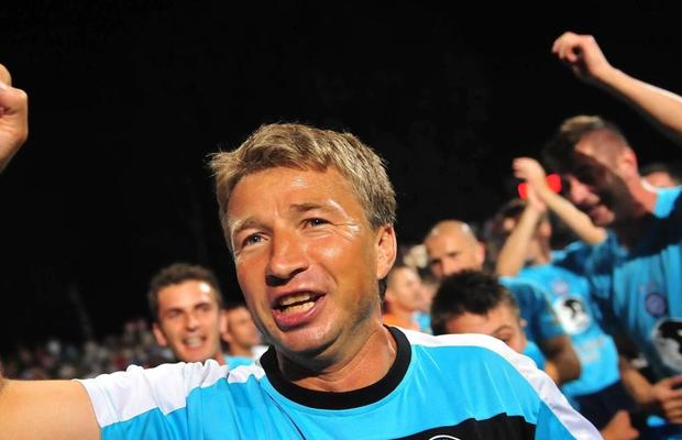 EXCLUSIV VIDEO Dan Petrescu s-a răzgândit și nu mai pleacă de la CFR Cluj + Moment amuzant de pe vremea când antrena la Urziceni