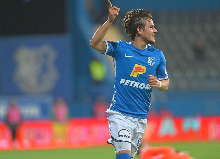 Alexi Pitu a debutat în Liga 1 pe 27 iulie 2018, la 16 ani, într-un meci Viitorul - Dunărea Călărași 0-1 Are aprobarea „Baciului”: „A explodat! Goluri și pase decisive, e anul lui!”