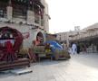 Piaţa Souq Waqif, cel mai tradițional loc din Doha, unde autenticitatea e prezentă peste tot, de la dulciuri și mirodenii până la parfumuri arăbești şi materiale textile, s-a umplut zilele acestea de suporteri de pe tot Globul.