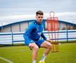 Apariție rară: Ianis Hagi s-a pozat cu ambii părinți de Crăciun