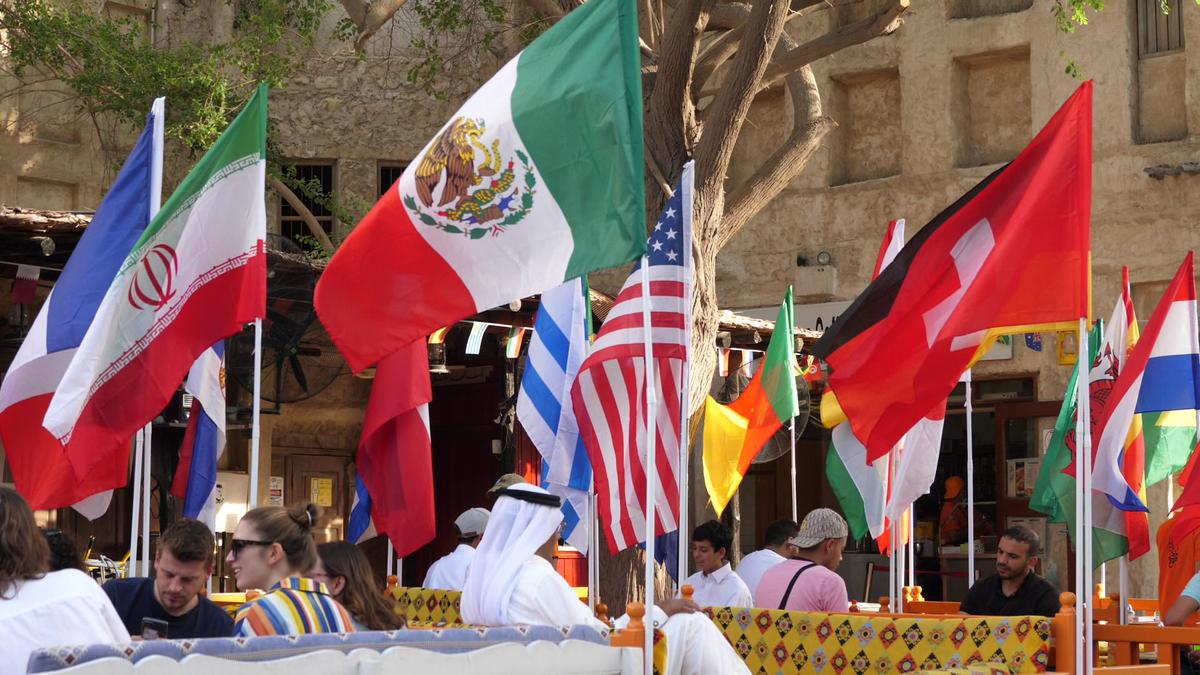 Globalism vs tradiţionalism » Imagini spectaculoase din piața Souq Waqif, locul în care s-au strâns suporteri de pe tot Globul