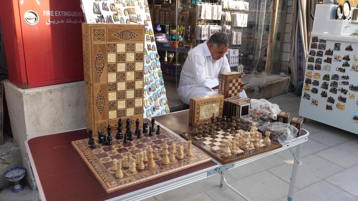 Globalism vs tradiţionalism » Imagini spectaculoase din piața Souq Waqif, locul în care s-au strâns suporteri de pe tot Globul