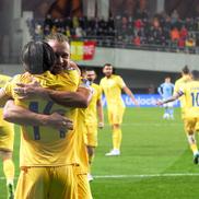 Bucurie George Pușcaș și Ianis Hagi în Israel - România, preliminarii EURO 2024 (foto: Raed Krishan/GSP)