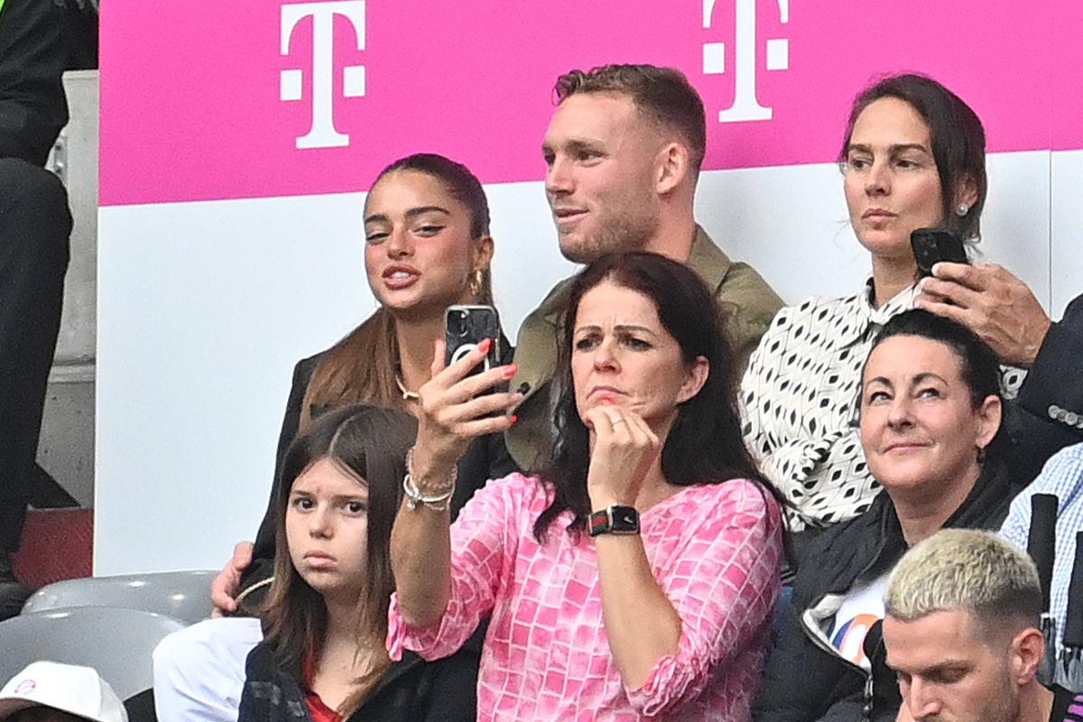 Toți ochii au fost pe ea la Israel - România » E iubita unui jucător de la Bayern Munchen