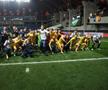 „Tricolorii” au sărbătorit cu fanii după ce România a învins Israel, scor 2-1, și și-a asigurat prezența la EURO 2024. FOTO: Raed Krishan (GSP)