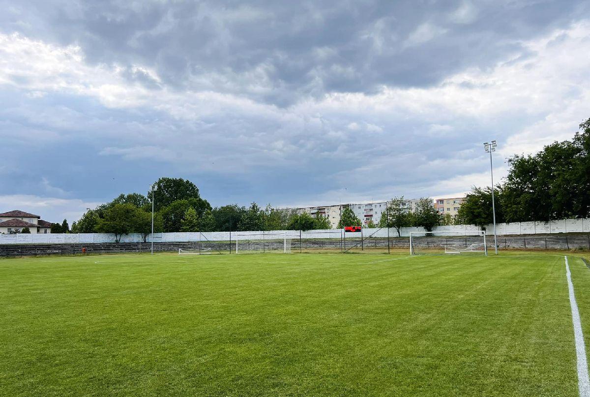 Cum arată azi stadionul din cel mai vestic oraș al țării » Au jucat aici Dan Păltinișanu, Dossey și Sansiro Ciocoi + Istoricul unei echipe uitate