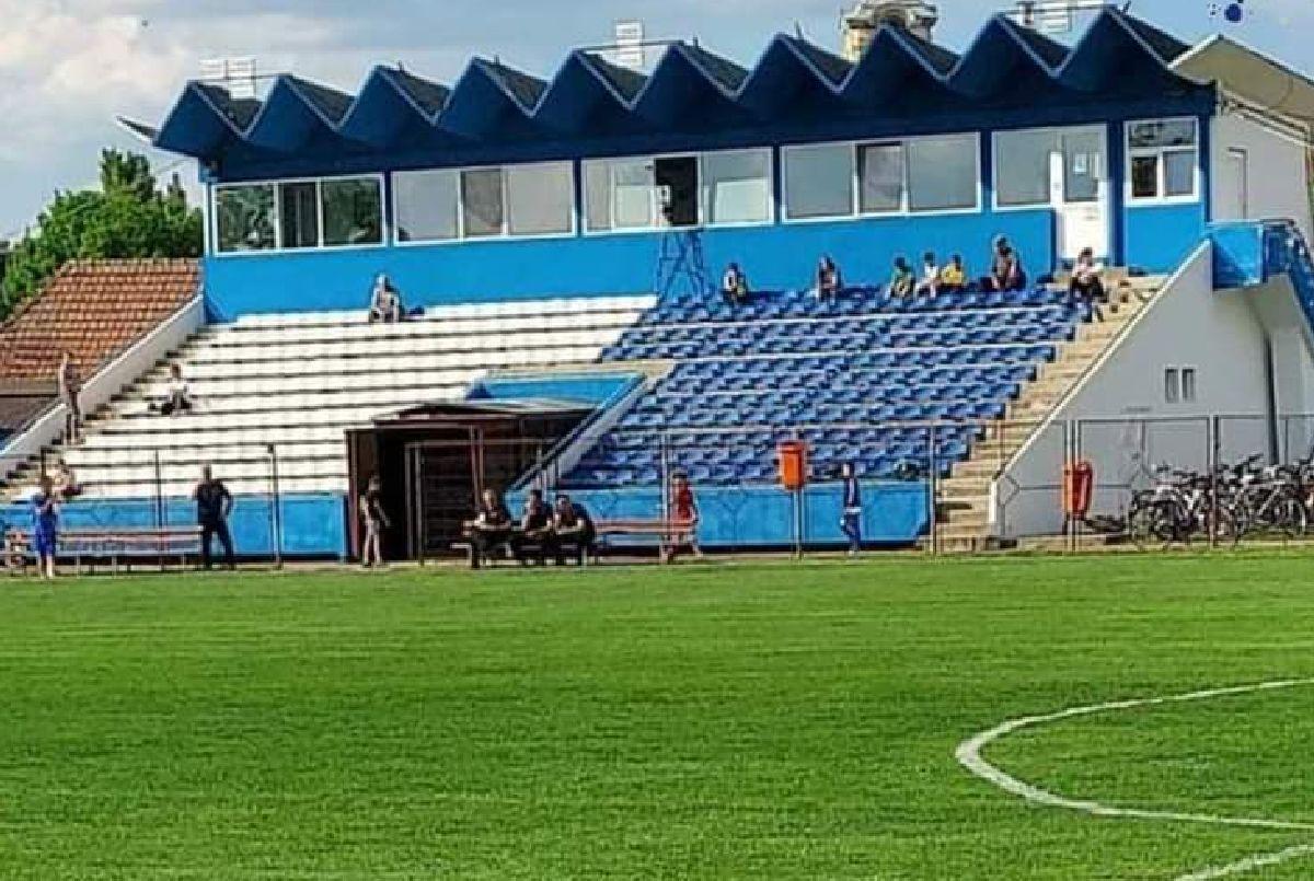 Sign of the times » Stadionul „Gheorghe Biaș” din Sânnicolau Mare e încă în picioare, dar arena nu se află în cele mai bune condiții