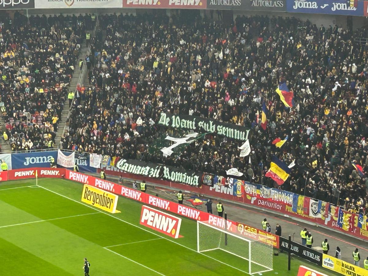 Scenografia afișată de ultrași la meciul România - Cipru