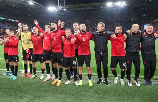 Dramatism maxim în grupa Albaniei: oricine poate promova sau retrograda