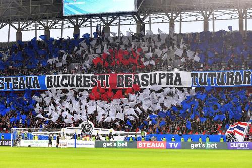 Disputele dintre susținătorii FCSB și cei ai Stelei continuă să țină capul de afiș în fotbalul românesc / FOTO: Gazeta Sporturilor