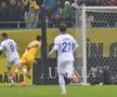 Florin Niță, accidentat în România - Cipru după o paradă senzațională » A părăsit terenul în uralele stadionului