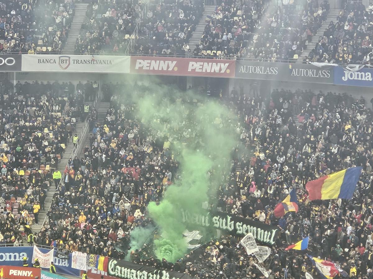 Scenografia afișată de ultrași la meciul România - Cipru