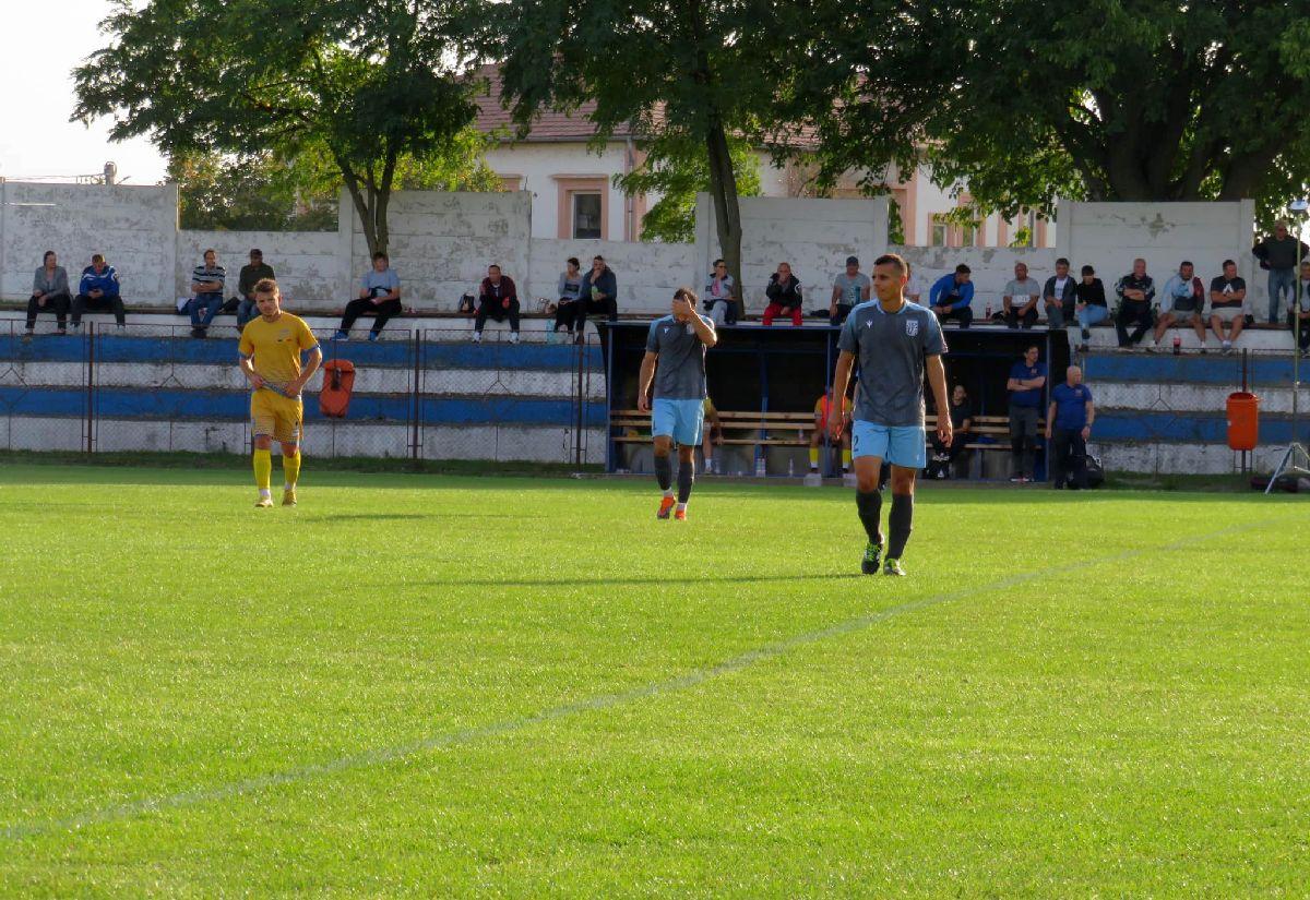 Sign of the times » Stadionul „Gheorghe Biaș” din Sânnicolau Mare e încă în picioare, dar arena nu se află în cele mai bune condiții