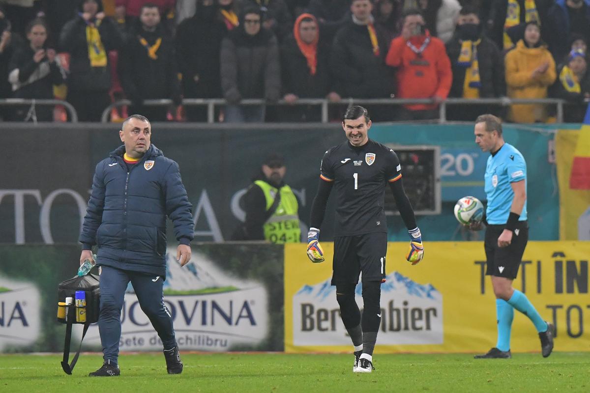 Florin Niță, accidentat în România - Cipru după o paradă senzațională » A părăsit terenul în uralele stadionului