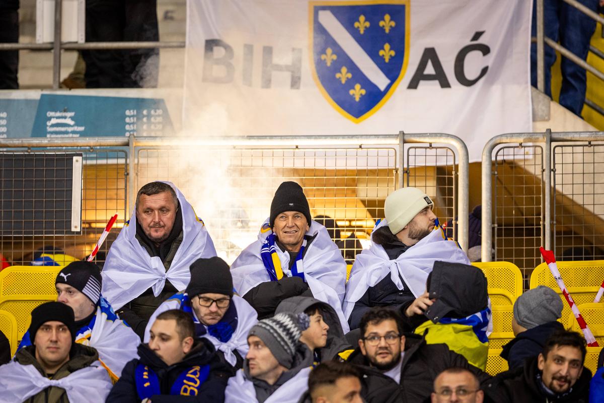 De NECREZUT! 1% din populația Bosniei a redus la tăcere stadionul Austriei, în grupa României