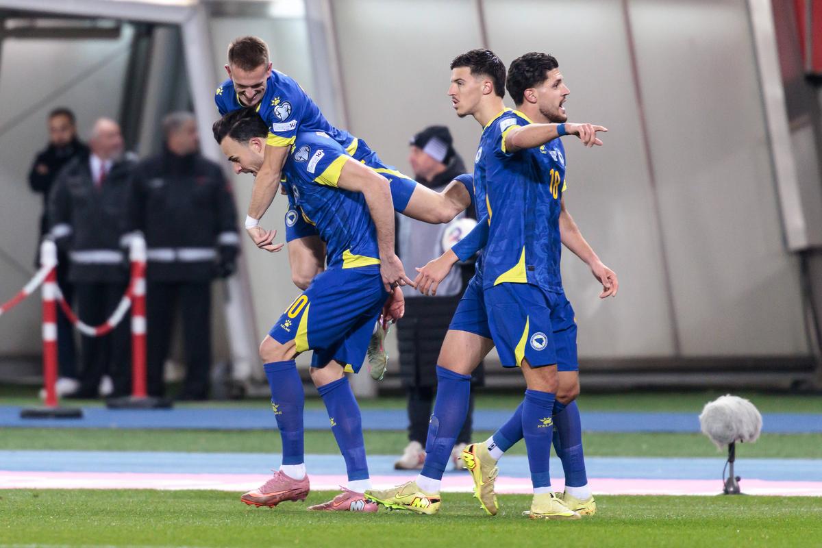 De NECREZUT! 1% din populația Bosniei a redus la tăcere stadionul Austriei, în grupa României