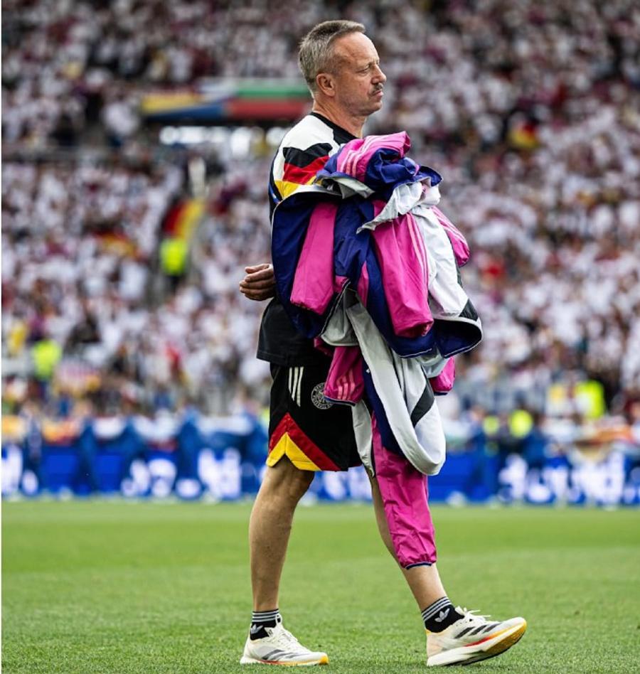Thomas Mai (59 de ani) a fost din 1990 managerul de echipament al naționalei Germaniei S-a retras, însă va merge în America! » Marea surpriză făcută în vestiar după 35 de ani la naționala Germaniei