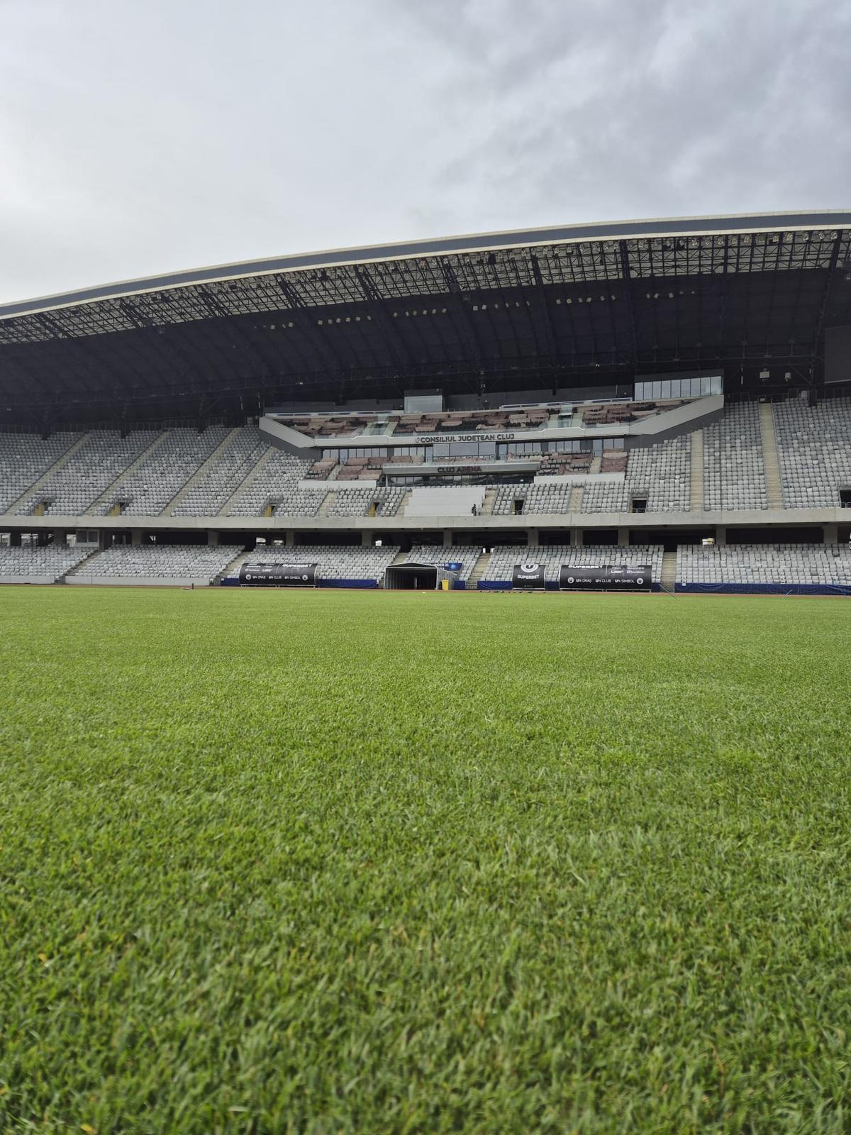 Gazon nou pe Cluj Arena