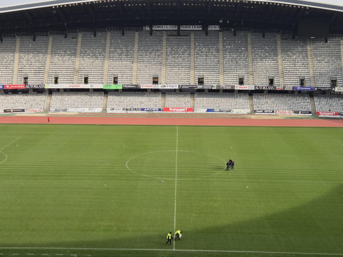 Gazon nou pe unul dintre cele mai mari stadioane din România, asemănător marilor arene din Europa