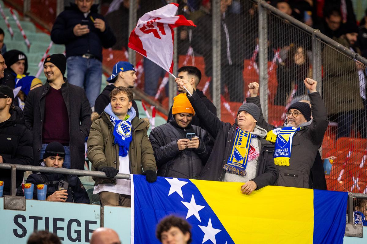 De NECREZUT! 1% din populația Bosniei a redus la tăcere stadionul Austriei, în grupa României