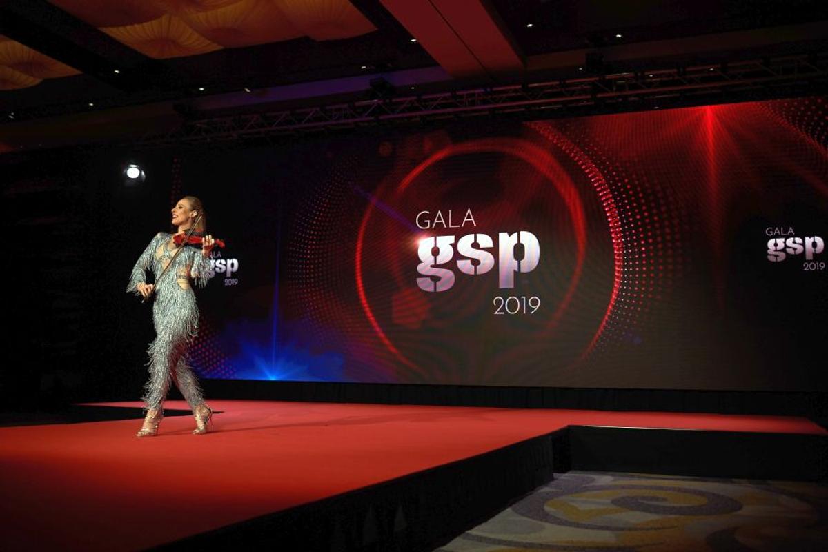 VIDEO+FOTO Cea mai sexy apariție de la Gala GSP » Amadeea Violin a făcut senzație pe scenă