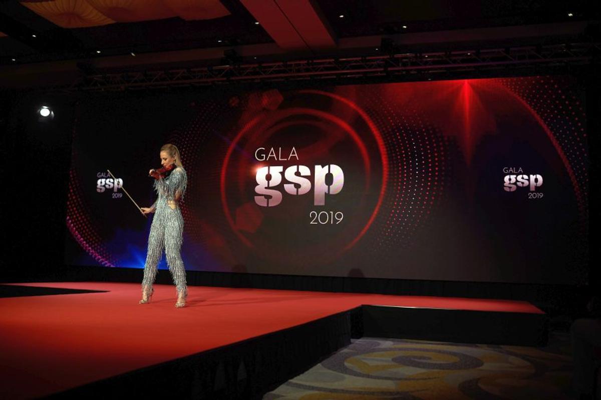 VIDEO+FOTO Cea mai sexy apariție de la Gala GSP » Amadeea Violin a făcut senzație pe scenă
