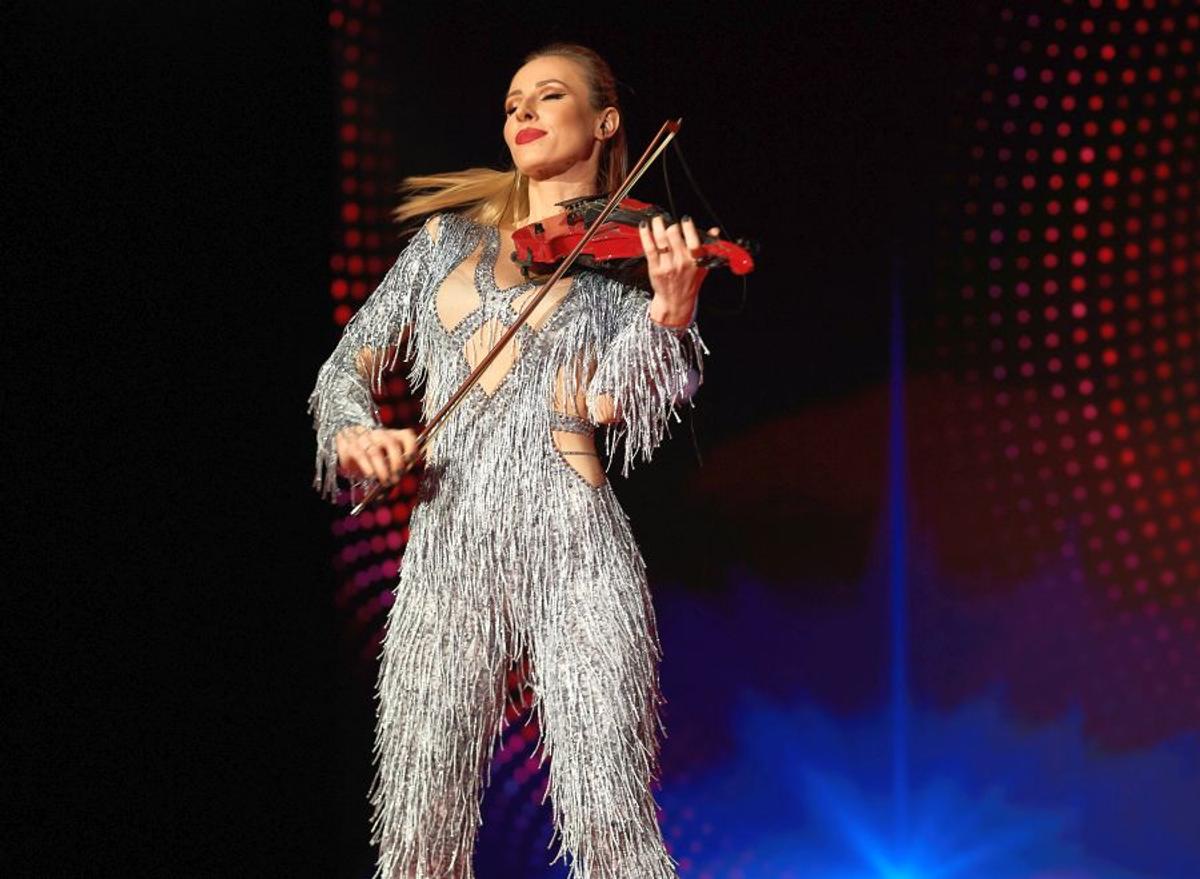 VIDEO+FOTO Cea mai sexy apariție de la Gala GSP » Amadeea Violin a făcut senzație pe scenă