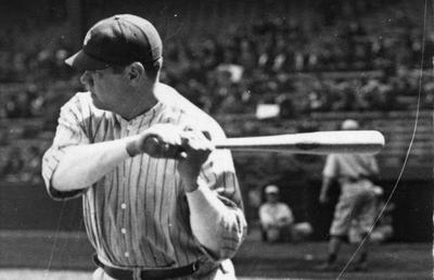 O bâtă folosită de legenda Babe Ruth a fost vândută cu un milion de dolari!