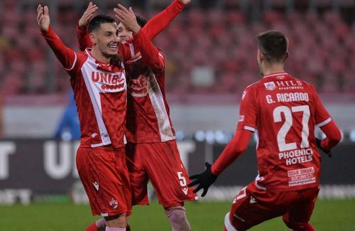 Paul Anton (stânga) a marcat 2 goluri pentru Dinamo în acest sezon