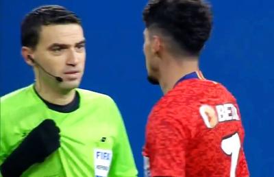 FOTO Florinel Coman a încercat să îl scoată pe Marius Constantin din joc! Ovidiu Hațegan, la 2 metri de fază
