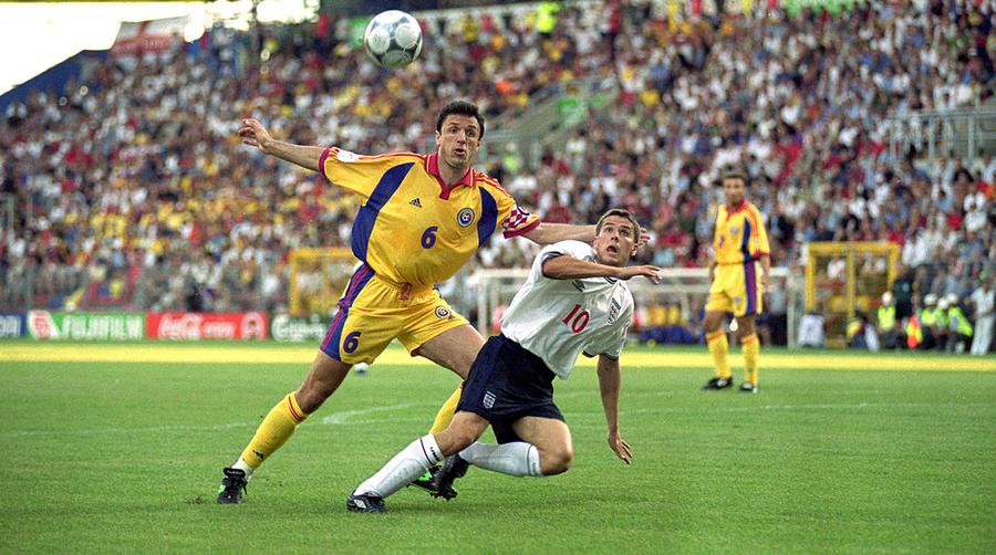 Michael Owen, într-un duel cu Gică Popescu Destăinuirea unui fost Balon de Aur: „Eram cel mai bun din lume. Credeam că voi mai câștiga un trofeu, apoi corpul m-a lăsat. O adevărată tortură!”