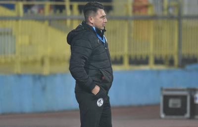 Strigătul lui Ilie Poenaru după ce a încurcat-o pe Craiova: „Nu e ușor să mergi acasă fără bani! Sunt mai mult psiholog decât antrenor”