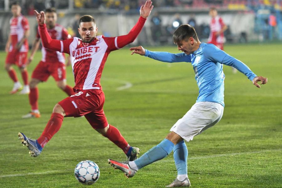 Petar Gluhakovic încearcă să blocheze o centrare a lui Ion Gheorghe // foto: Imago Images A reziliat cu Dinamo! » Rednic l-a dat afară pe fotbalistul despre care spunea în urmă cu o lună: „Se vede că e bun”
