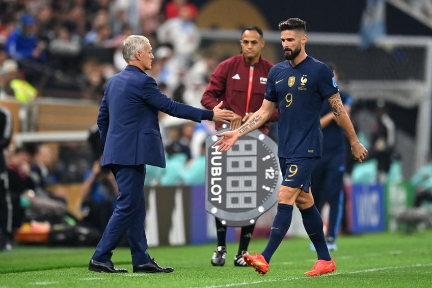 Didier Deschamps, selecționerul Franței, i-a înlocuit pe Olivier Giroud (36 de ani) și pe Ousmane Dembele (25 de ani) în minutul 41 al finalei Campionatului Mondial, la scorul de 2-0 pentru Argentina.