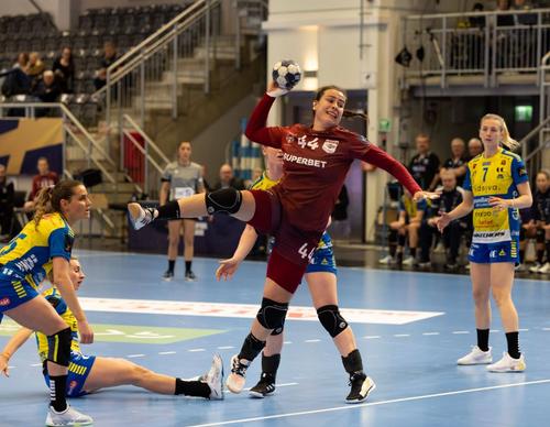 Pivotul Ainhoa Hernandez în acțiune în meciul de sâmbătă FOTO Imago