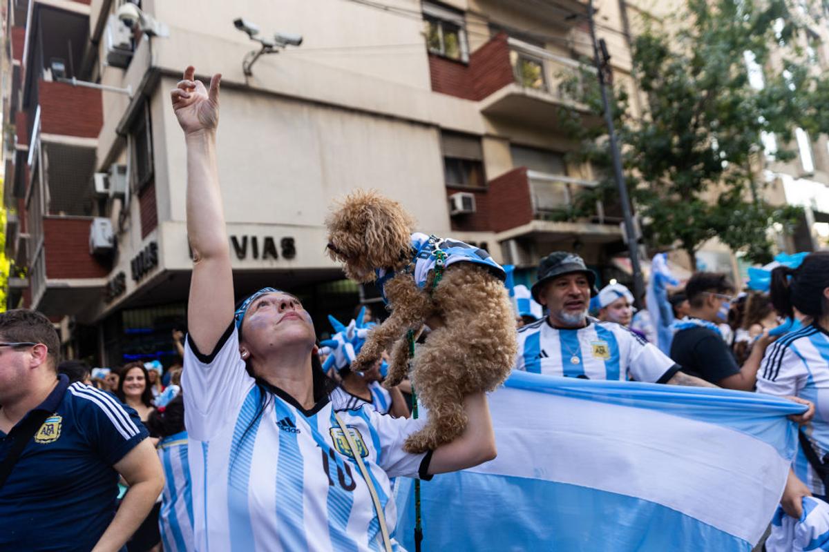 Peste 2 milioane de oameni sărbătoresc pe stradă titlul mondial cucerit de Argentina