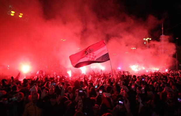 Nebunie la Zagreb » Fanii croați au făcut show pe străzi după victoria din finala mică a Mondialului