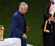 reședintele Emmanuel Macron (44 de ani) i-a cerut selecționerului Didier Deschamps (54 de ani) să rămână în funcție.