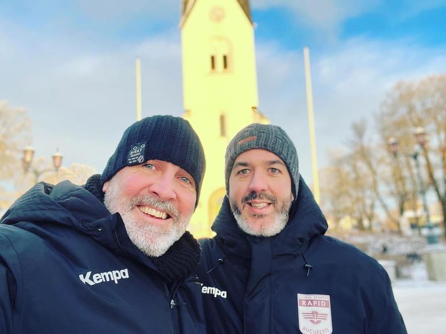 Antrenorii Carlos Viver și David Ginesta au ieșit la plimbare în Hamar Rapid e blocată în Norvegia! Încă o cursă anulată