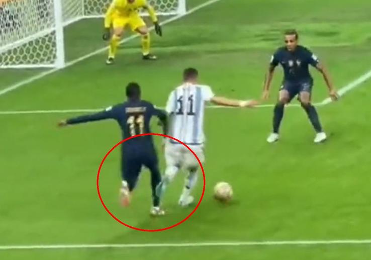 Momentul contactului dintre Di Maria și Dembele