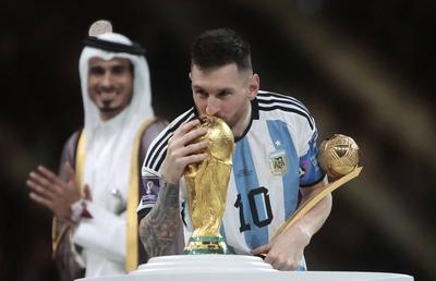 De la Beckham la Ronaldo » Legendele fotbalului îl aplaudă pe Messi: „Acest nenorocit de Mondial te-a vrut pe tine, nenorocitul ăsta de fotbal te iubește pe tine!”