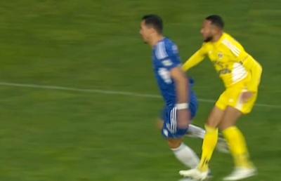Gest de frustrare în Petrolul - FCU Craiova » Jucătorul dorit de Rotaru a dat cu pumnul!