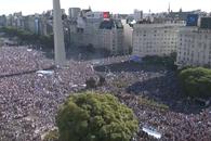 Peste 2 milioane de oameni sărbătoresc pe stradă titlul mondial cucerit de Argentina