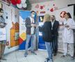 David Popovici le-a oferit copiilor care au învins cancerul fundițe confecționate din medalia sa de suflet: „Mă simt onorat să fiu alături de atâția campioni"