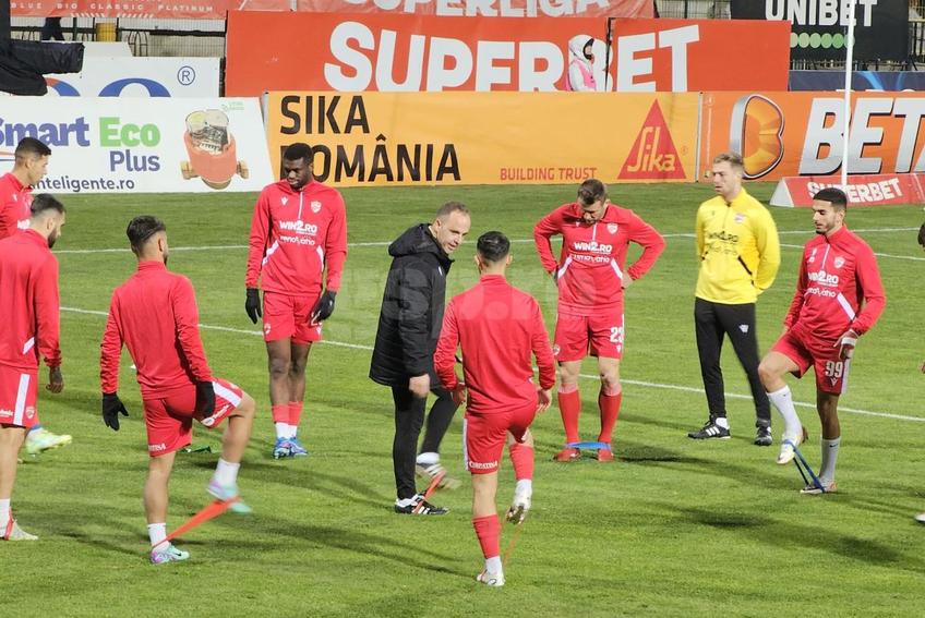 Înainte de FC Botoșani - Dinamo, din etapa #20 a Superligii, încălzirea efectuată de bucureșteni a fost condusă de Aleksa Boskovic, noul preparator fizic al echipei/ foto Ioan Mihalcea (GSP)